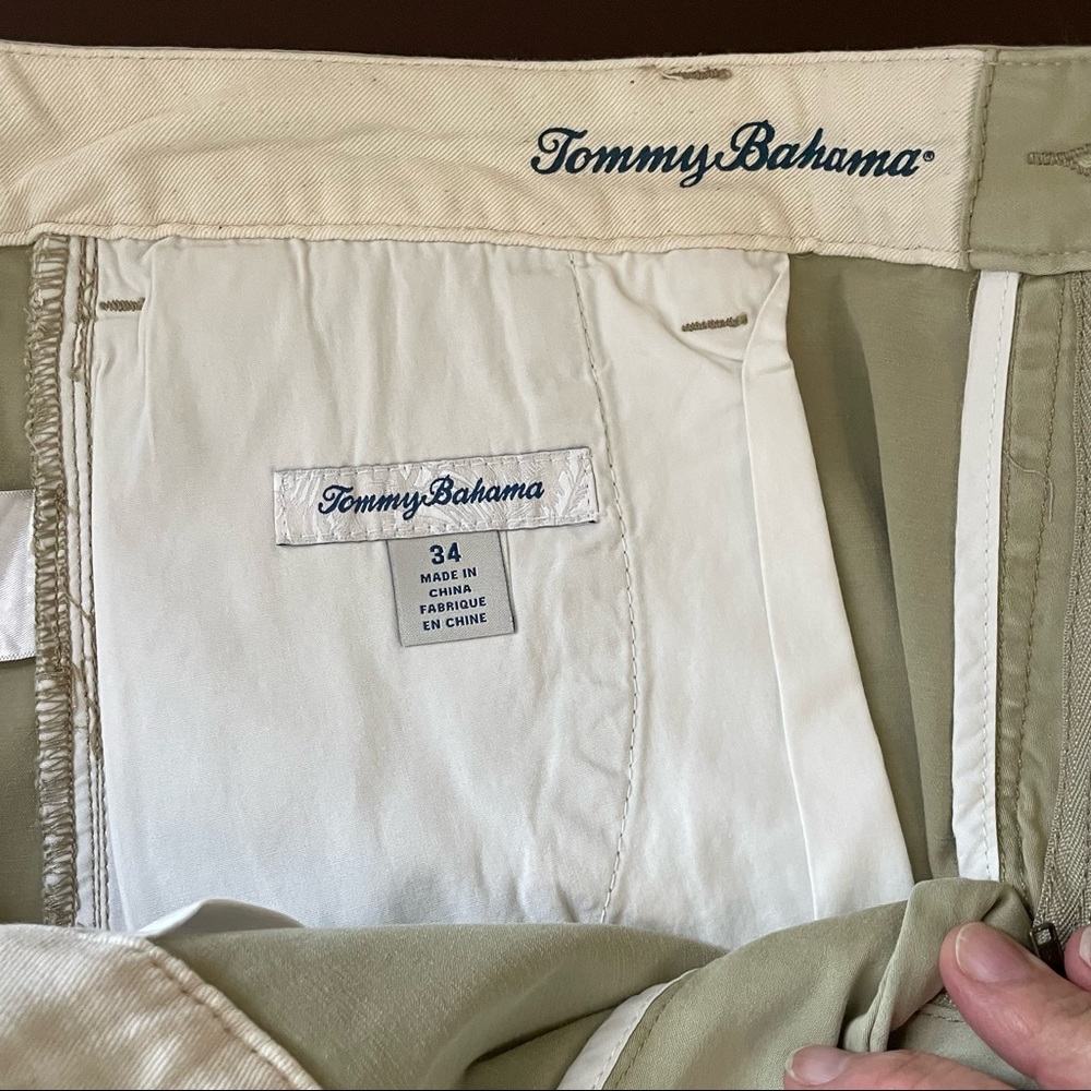 Tommy Bahama Khaki Shorts with Parrot - 34 - Picture 6 of 7